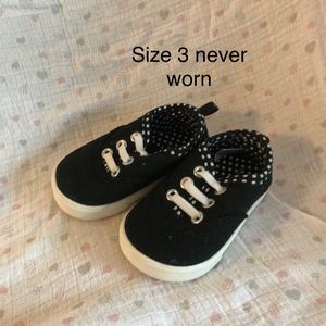 Black polka dot sneakers